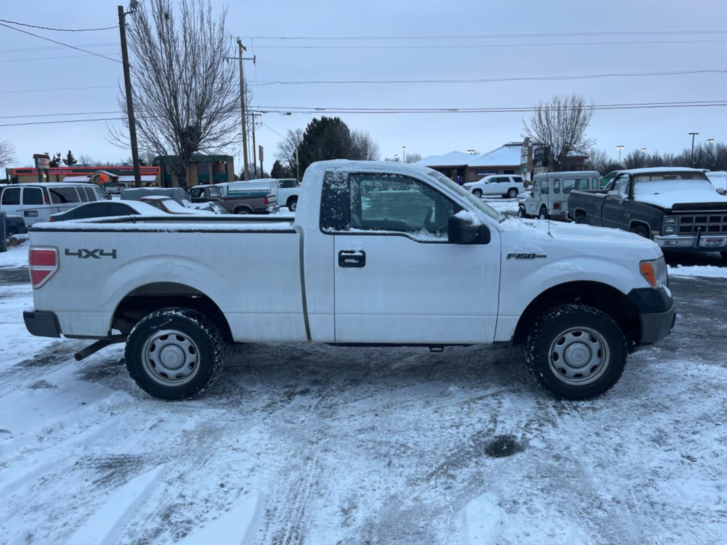 2012 Alpine White /Grey Ford F-150 XL (1FTMF1EM6CF) with an 3.7 V6 engine, AT transmission, located at 813 E Fairview Ave, Meridian , ID, 83642, (208) 336-8230, 43.618851, -116.384010 - Photo#4